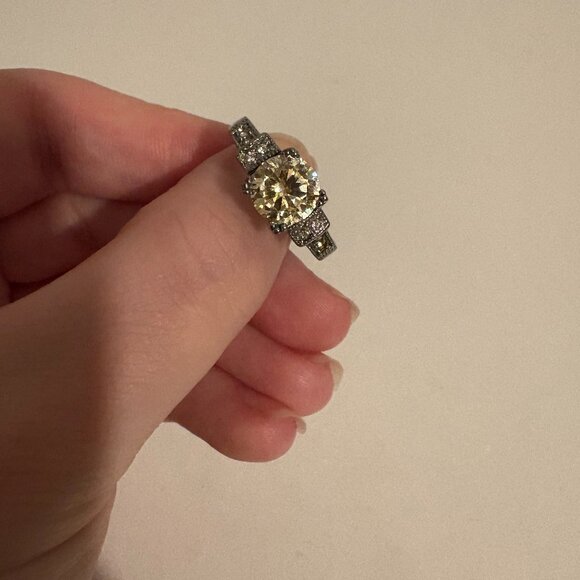 Lab Created Citron and Cubic Zircon Silver Ring size 8 1/2 - Picture 1 of 3